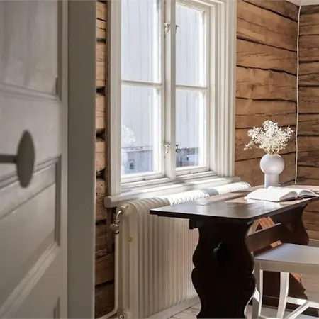 Praestgarden I Lantlig Miljoe Med Fyra Sovrum, Dusch, Koek Och Vardagsrum Knivsta  Exterior photo